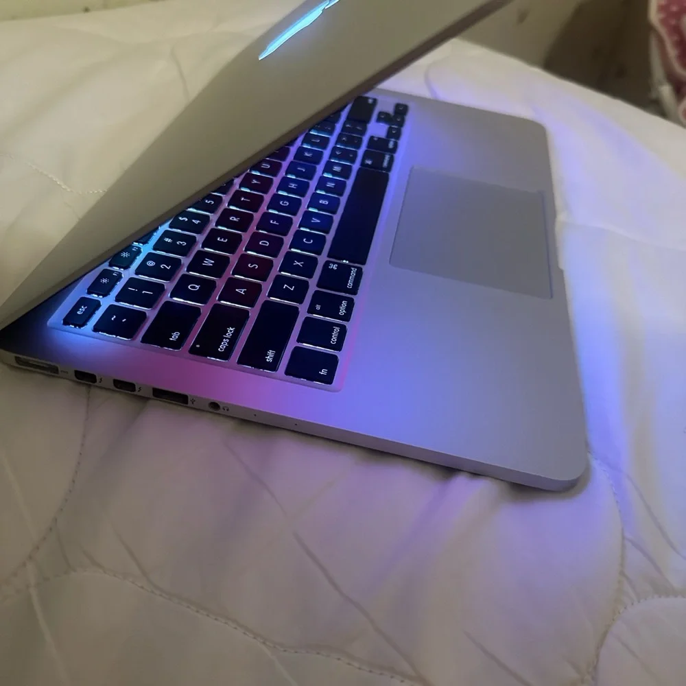 Apple MacBook - Sleek Silver Finish